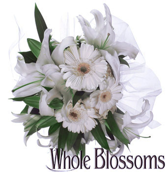Classic white centerpiece with roses and lilies, ideal for weddings, receptions, and timeless bridal table décor.