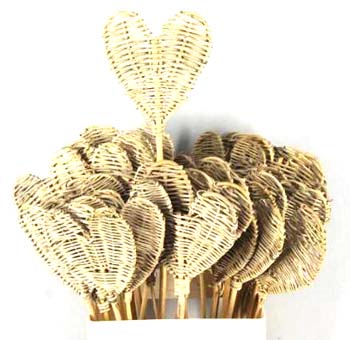 Natural-toned Lata heart with rustic elegance, perfect for weddings, cozy events, or artisanal floral décor.