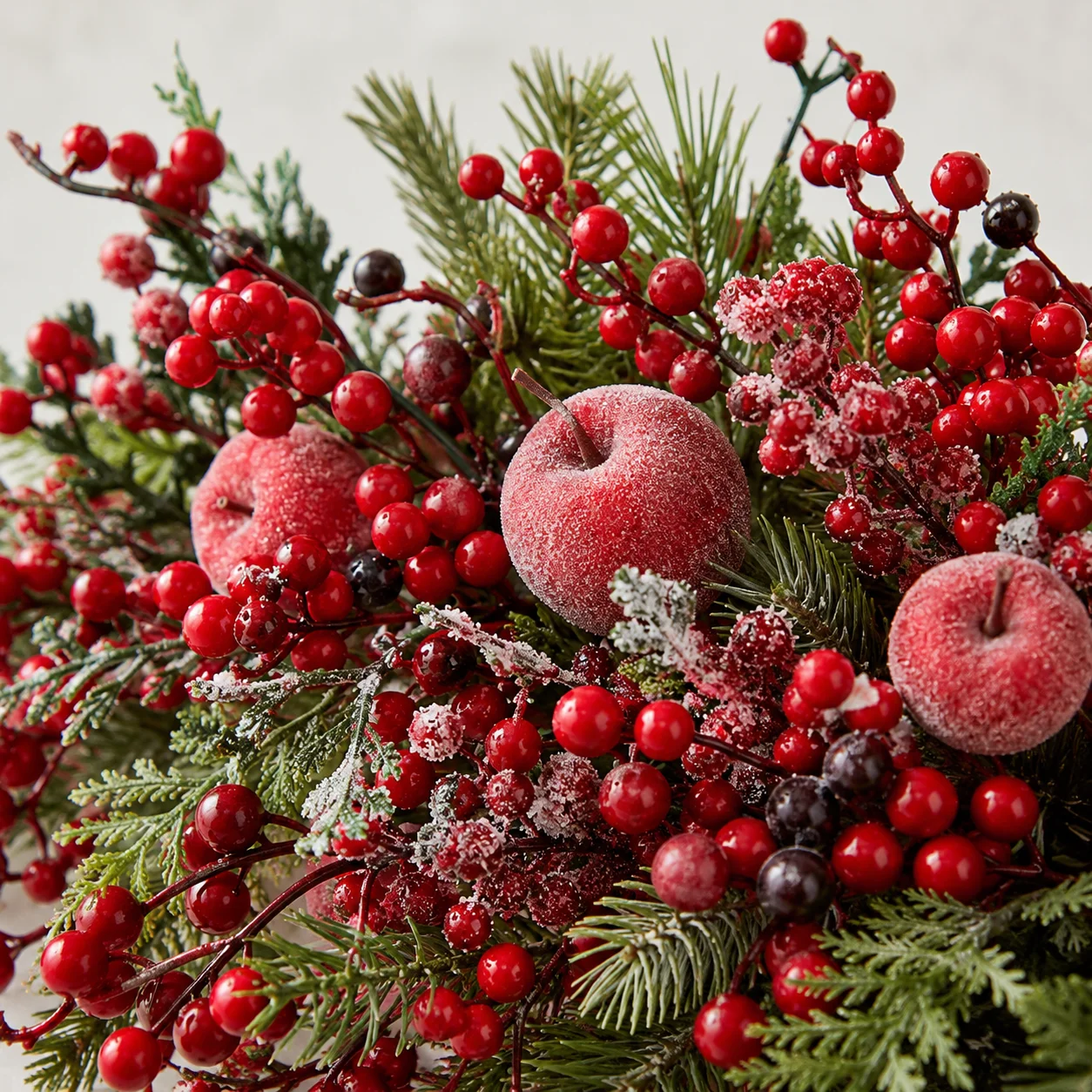Fresh berries for décor, ideal for weddings, seasonal centerpieces, bouquets, and elegant event decorations.