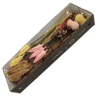 Deco Dry Summer Box featuring an elegant blend of sun-drenched decor items perfect for a serene summer setting.