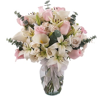 Romantic Victorian-style flower mix with antique blush and cream tones, perfect for vintage weddings and elegant floral styling.