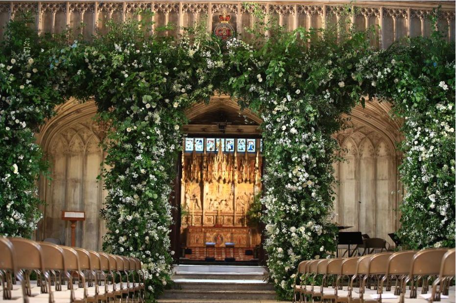 Make a gorgeous flowery welcome sign