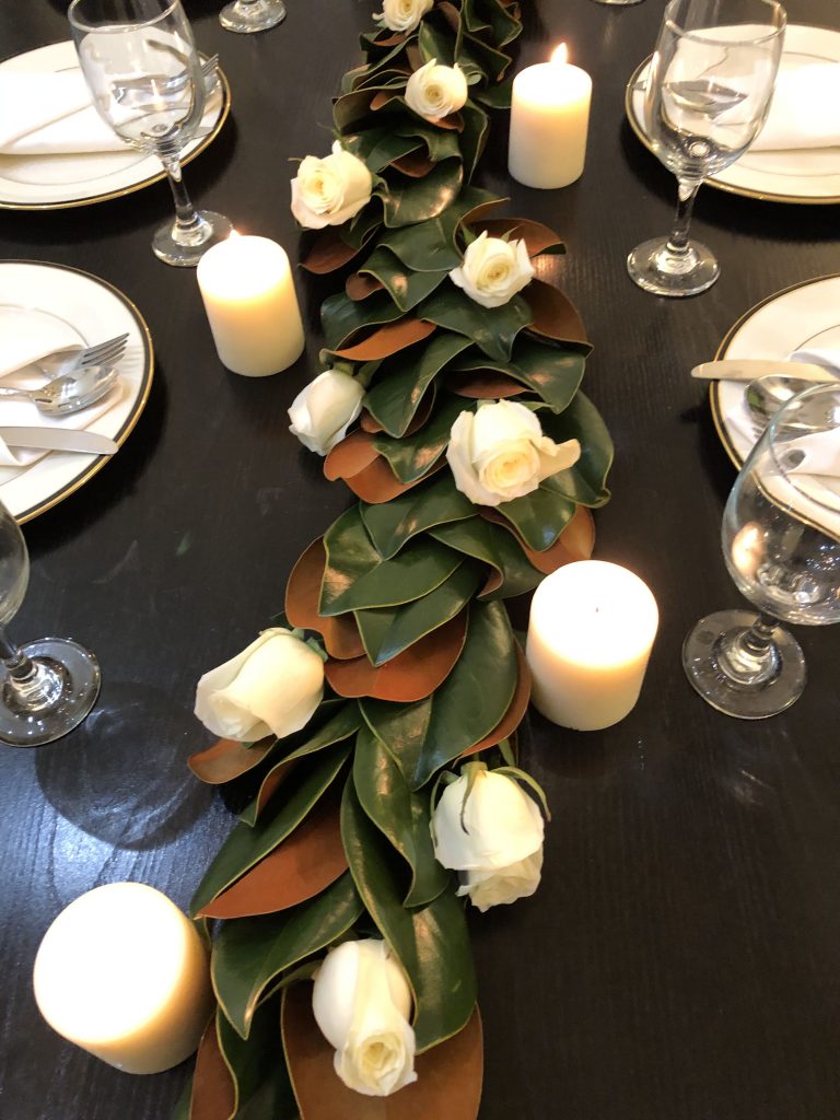 Table arrangements with Magnolia Garland
