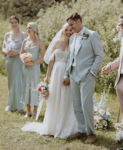 Newlywed couple in pastel colors for 70's wedding theme.