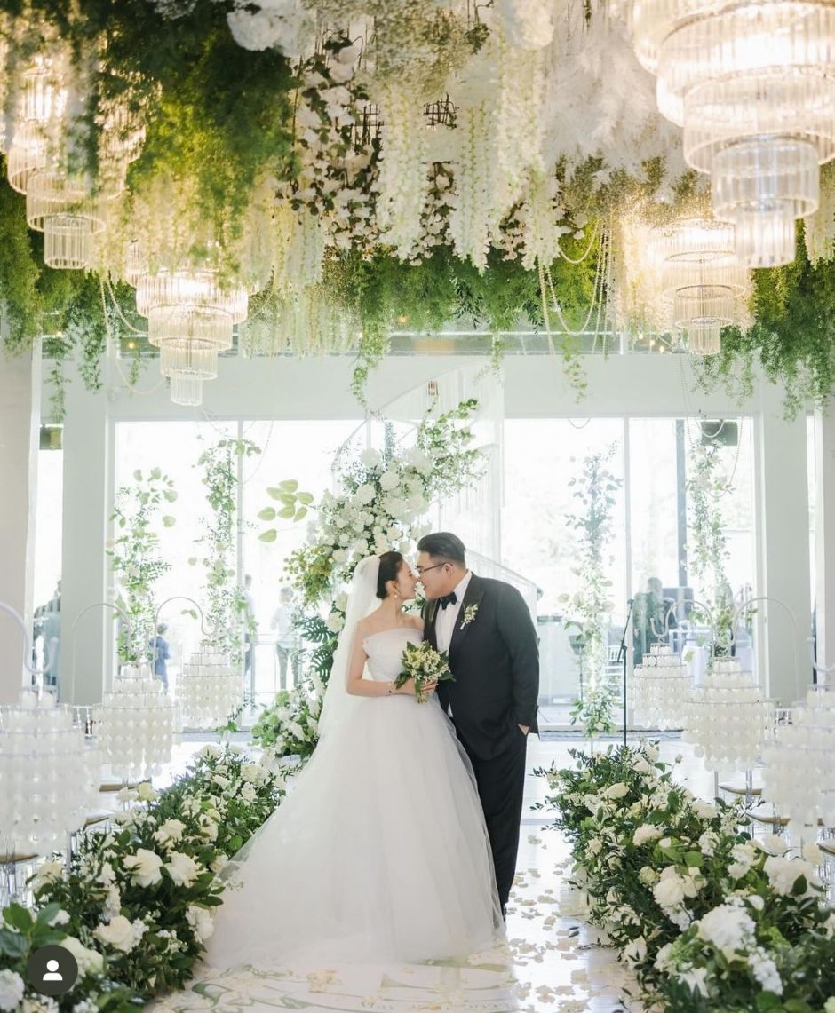 Newlywed couple in their white wedding flower, indoor, dream garden.