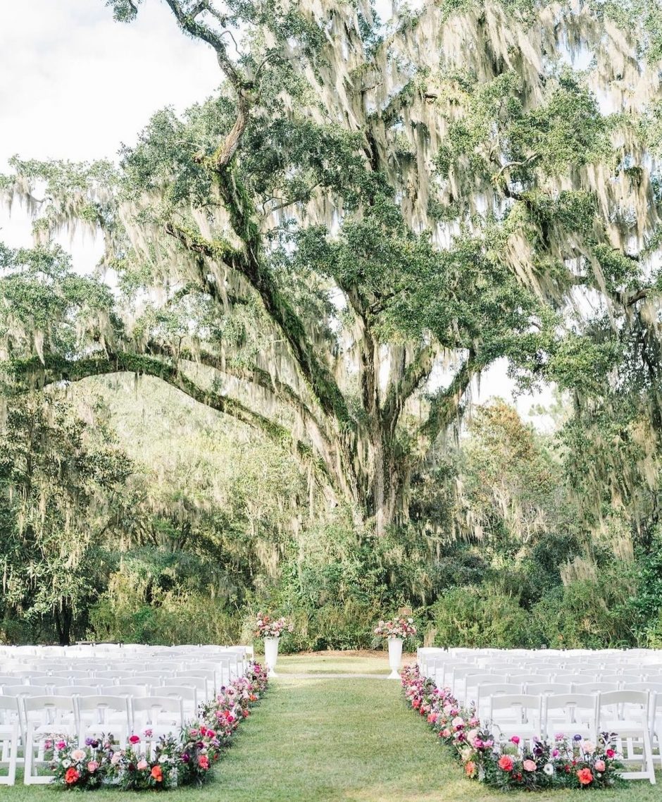 Magnolia plantation wedding with colorful florals.