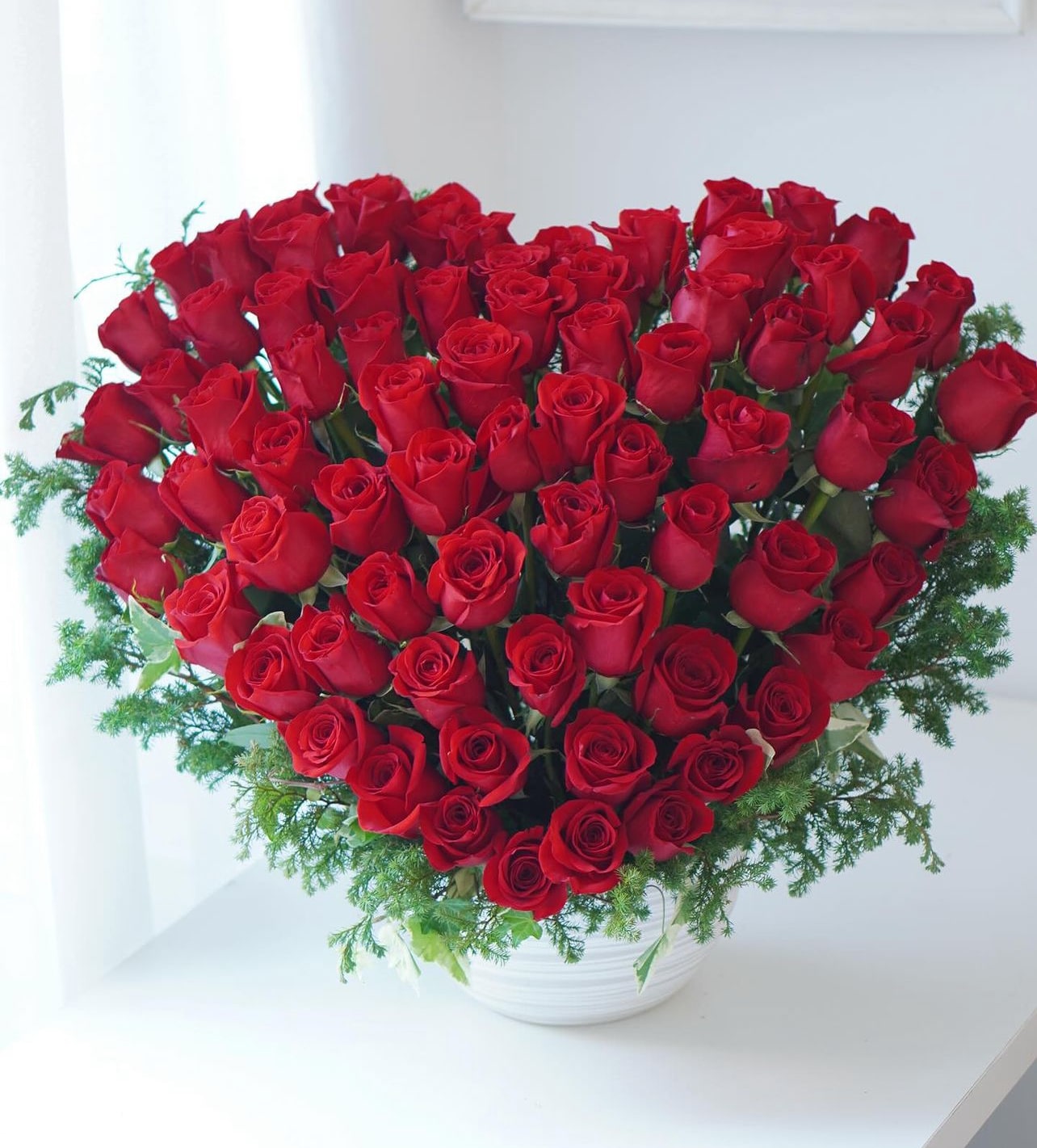 Romantic Valentine's Day Bouquet: Sweetheart Roses & Baby's Breath