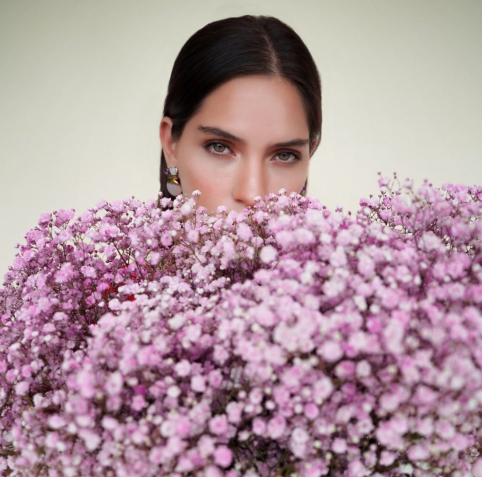 Woman holding bouquet of pink baby's breath.