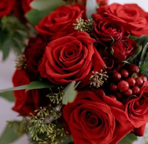 Red wedding flower varieties.